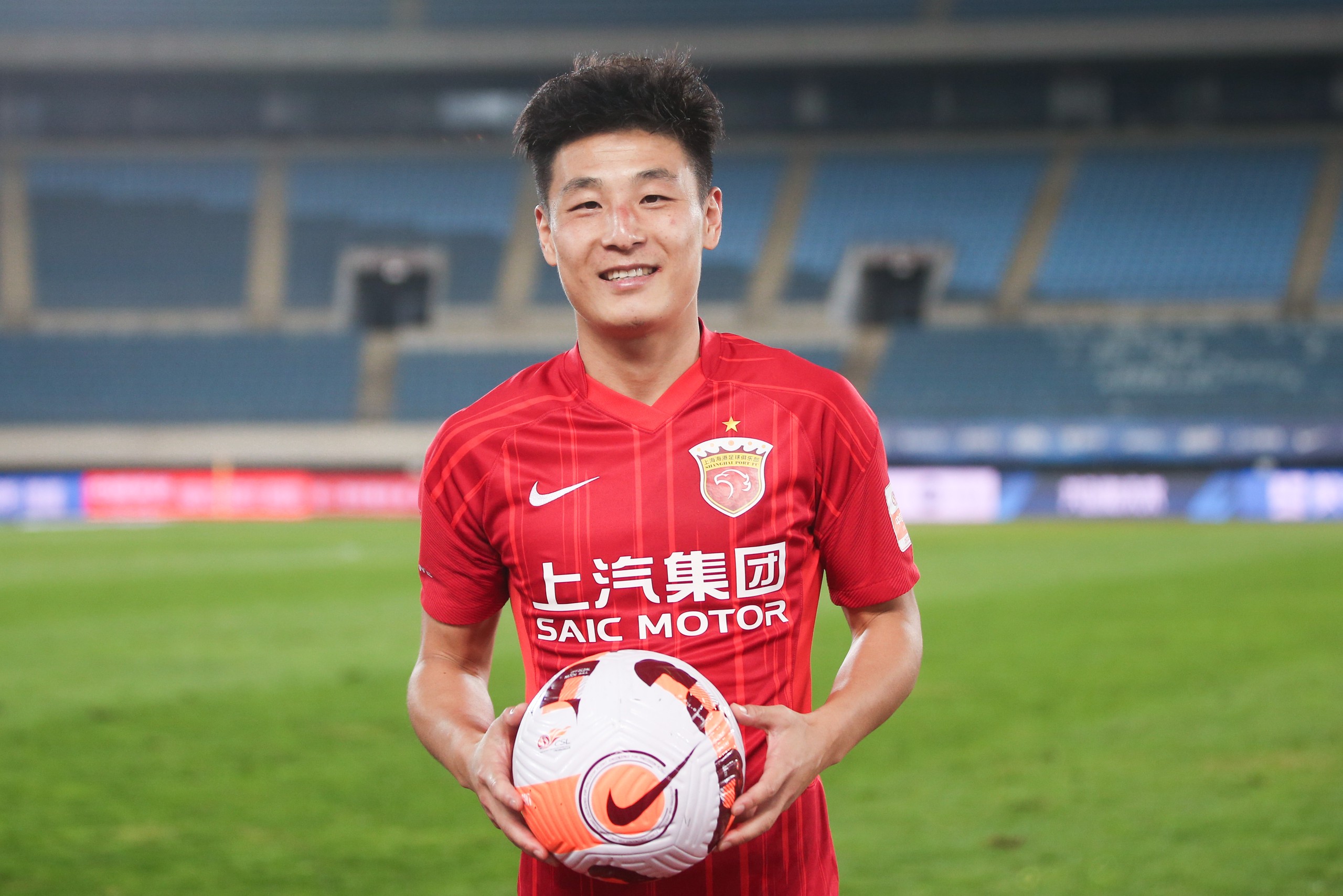 爱游戏官方推荐游戏合集F1夜战：岭东灰熊队鏖战徽州貔貅队，速度优势明显门前嗅觉决定胜负的简单介绍